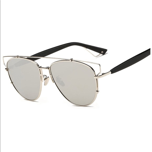 Unisex Mirrored Sunglasses - Picture 2 of 9